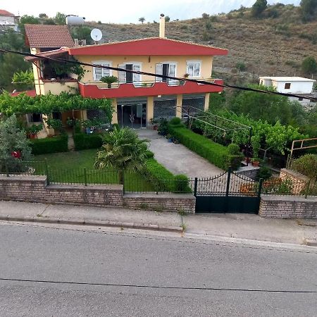 Manthoguesthouse Gjirokastër المظهر الخارجي الصورة
