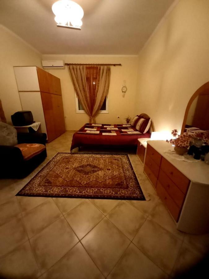 Manthoguesthouse Gjirokastër المظهر الخارجي الصورة
